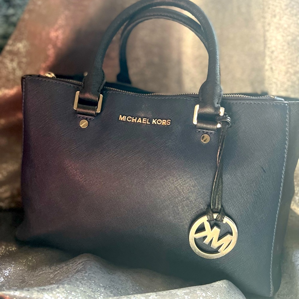 Authentic Micheal Kors two toned tote bag
